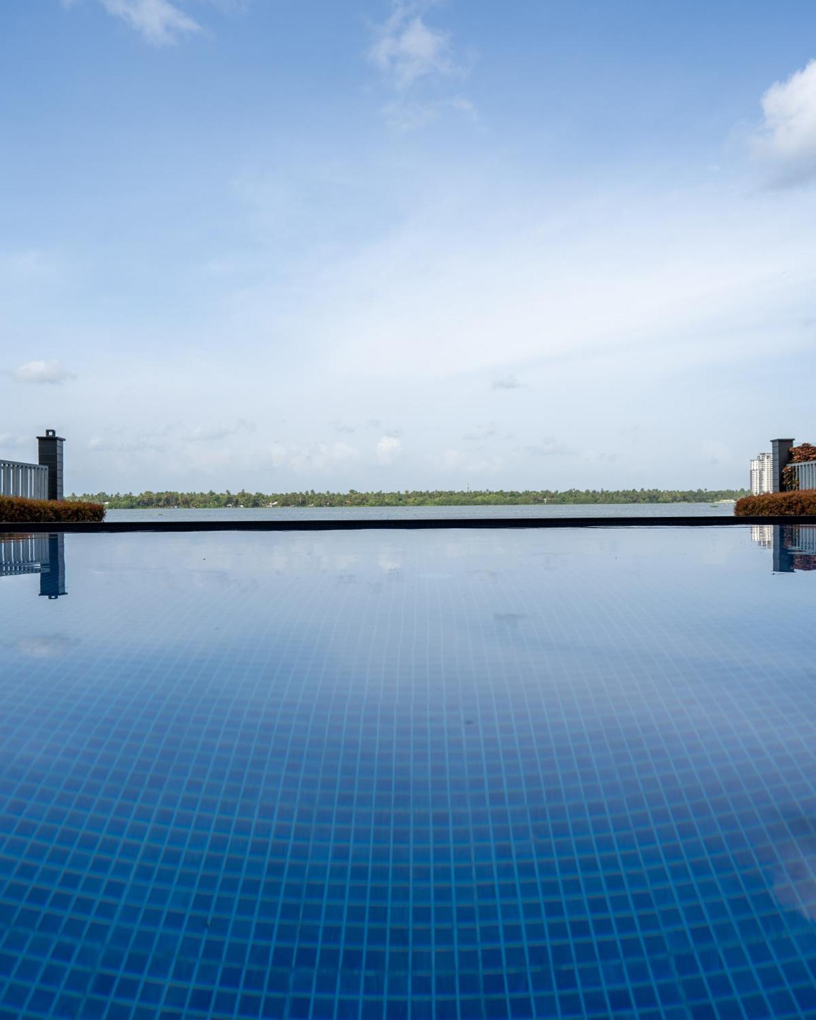 Kent Baywatch Suites Kochi Ngoại thất bức ảnh